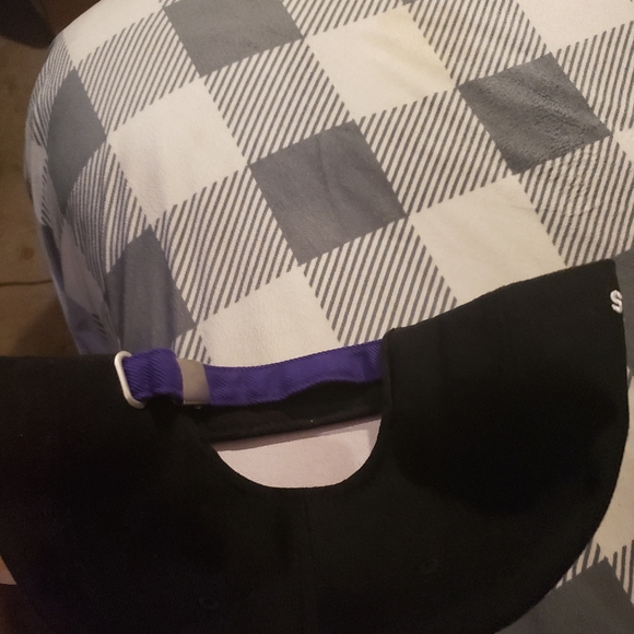 Kings hat - Picture 3 of 4